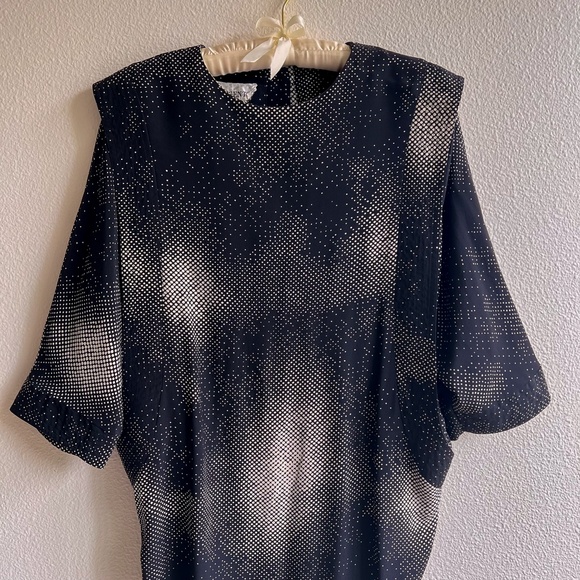 Vintage 1980s Black Abstract Polka Dot Print Silk Dress (M/L) - Picture 6 of 11